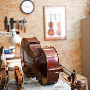 Au fil de la musique 🎻

Artisan : Seine & Marne Lutherie
www.lutherie77.fr

Crédit photo : Betül Balkan
.
#lagny #lagnysurmarne #centreartistique #